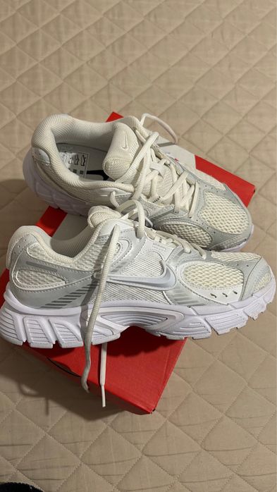 Sapatilhas Nike V5 RNR Brancas