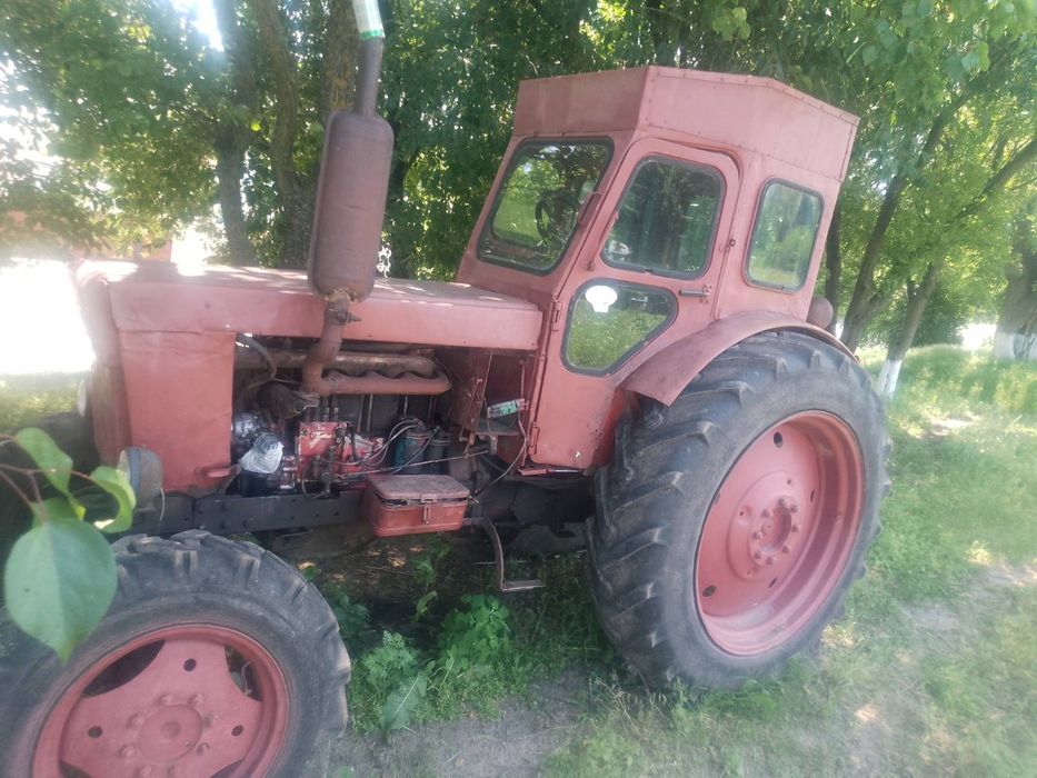 Трактор т-40 з навісний обладнанням.