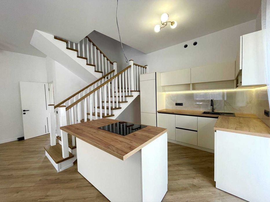 Продаж котеджу з новим сучасним ремонтом в Брюховичах вул. Під Осовою