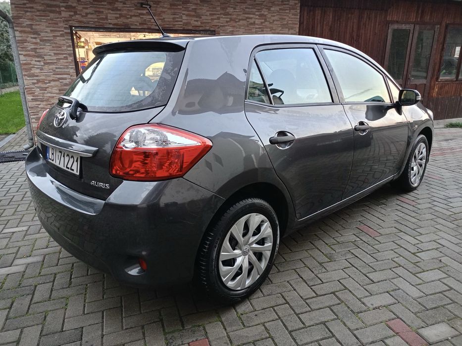 Toyota Auris 1.3 VVTI 97KM