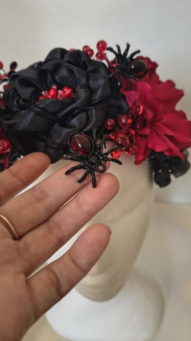 Wianek na glowę Halloween gotycki opaska