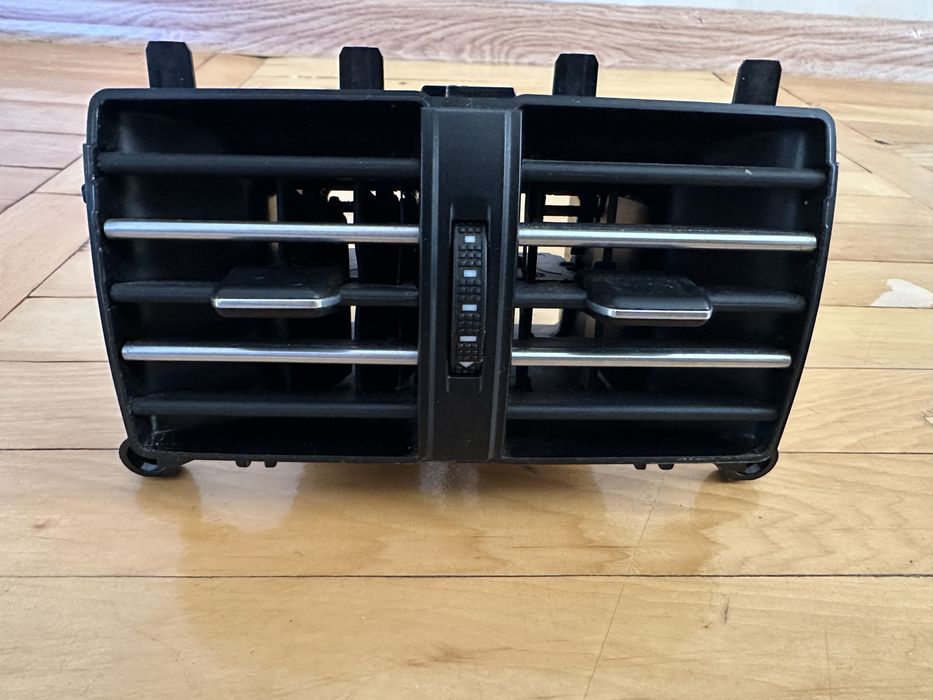 Решітка воздуховода Passat B8 (задній)