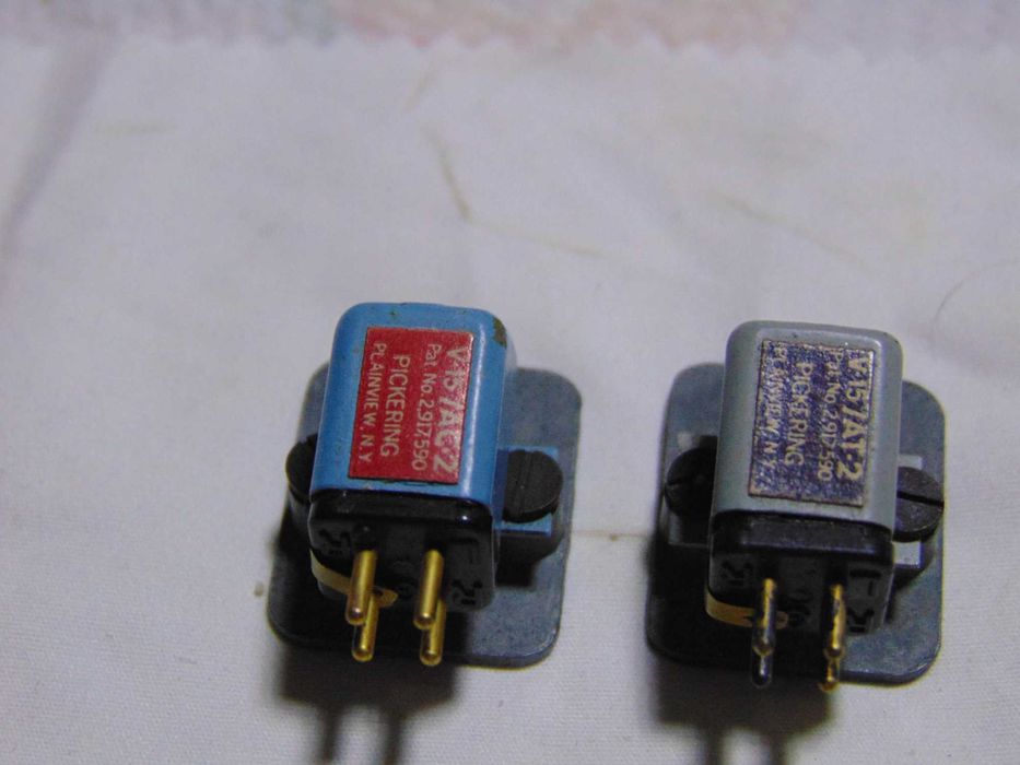 Duas cabeças Gira Discos Pickering V15/AC-2 outra Pickering V15/AT-2