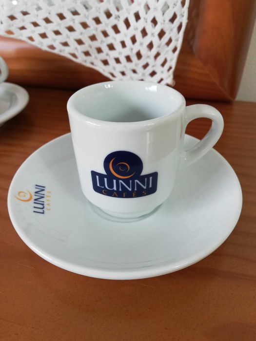 Várias Chávenas com Pires de Café para Coleção - Cada 5€