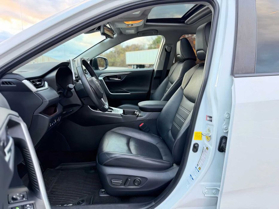 Toyota RAV4 Hybrid Limited      2019