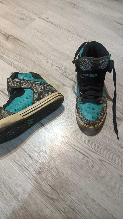 wyjątkowe kolorowe buty Supra sneakersy 42.5