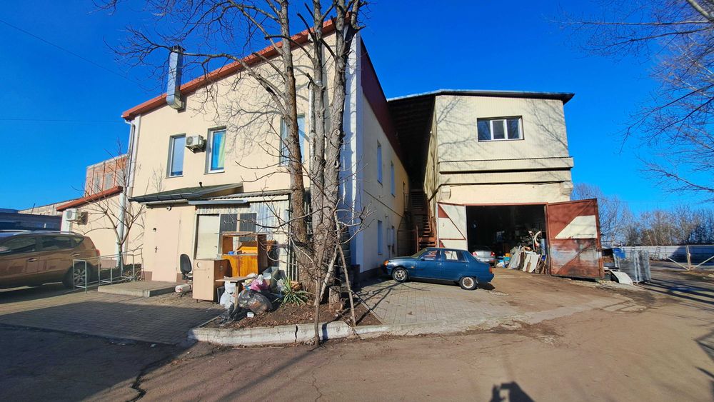 Приміщення р-н 700 річчя, є різні площі склад, офіси, своя підстанція.
