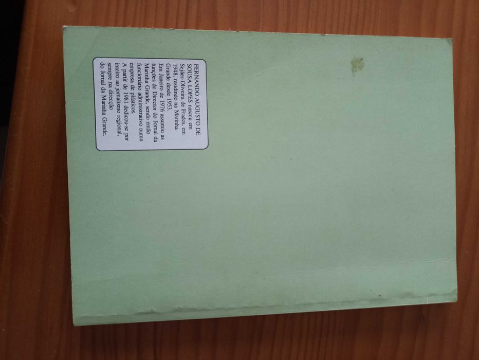Livro "Terra com Paredes de Vidro".