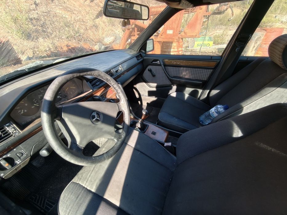 Mercedes w124 - Acidentado na parte traseira