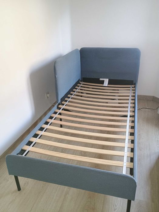 Cama de solteiro Blakullen com estrado e colchão akrehamn.