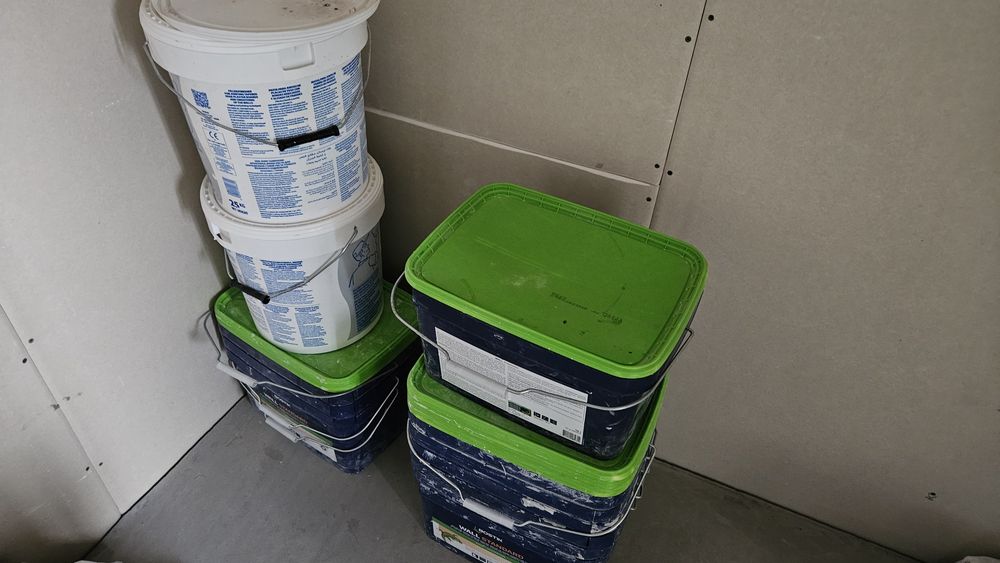 Продам пустые ведра из под шпатлевки semin по 60 грн.