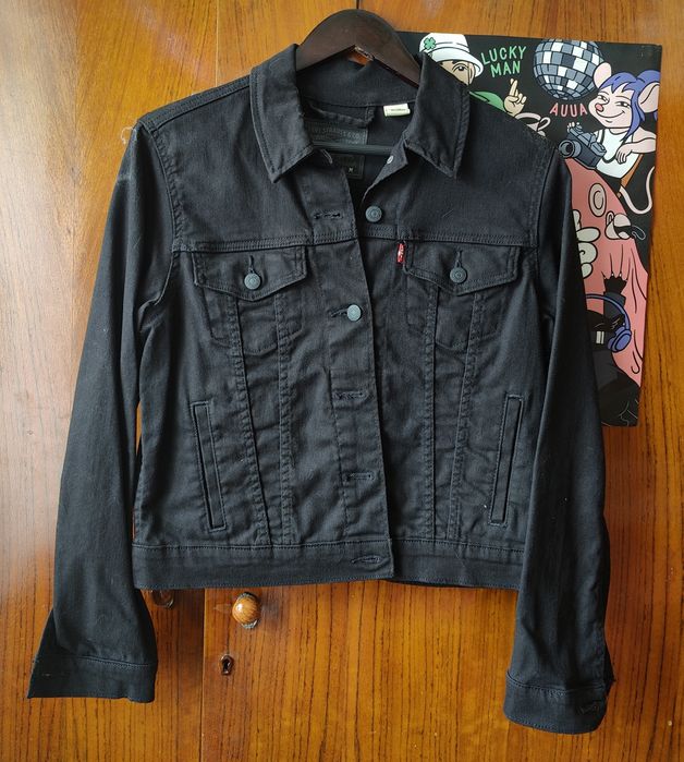 Чорна жіноча оригінальна джинсова куртка Levi's (М)