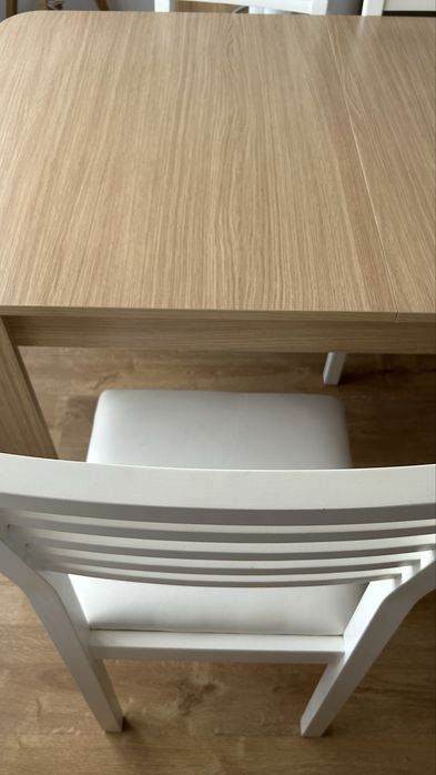 Mesa extensivel com 4 cadeiras