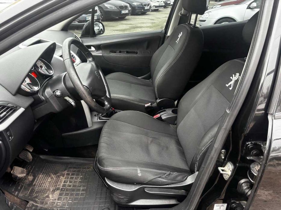 Продам Пежо 207 2012