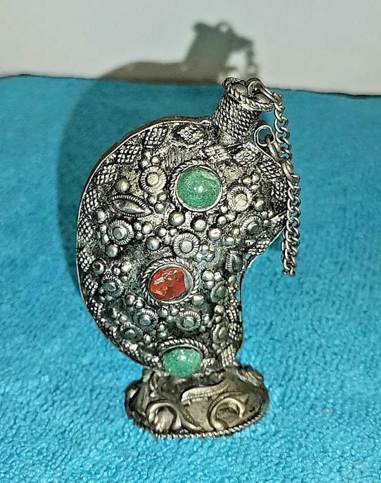 Frasco de Perfume em Metal com Pedras Semipreciosas