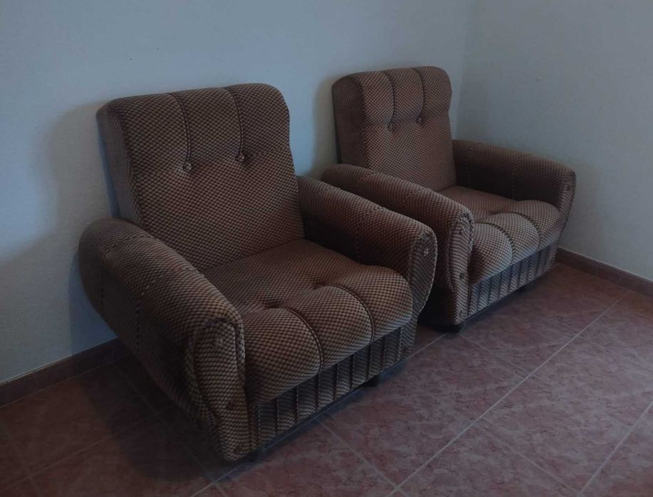 Sofá rebatível e duas poltronas