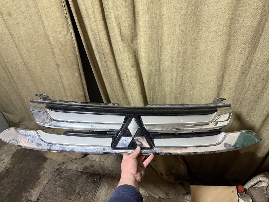Решітка mitsubishi outlander 3