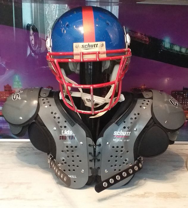 Шлем и каркас для Американского футбола.  Регби.