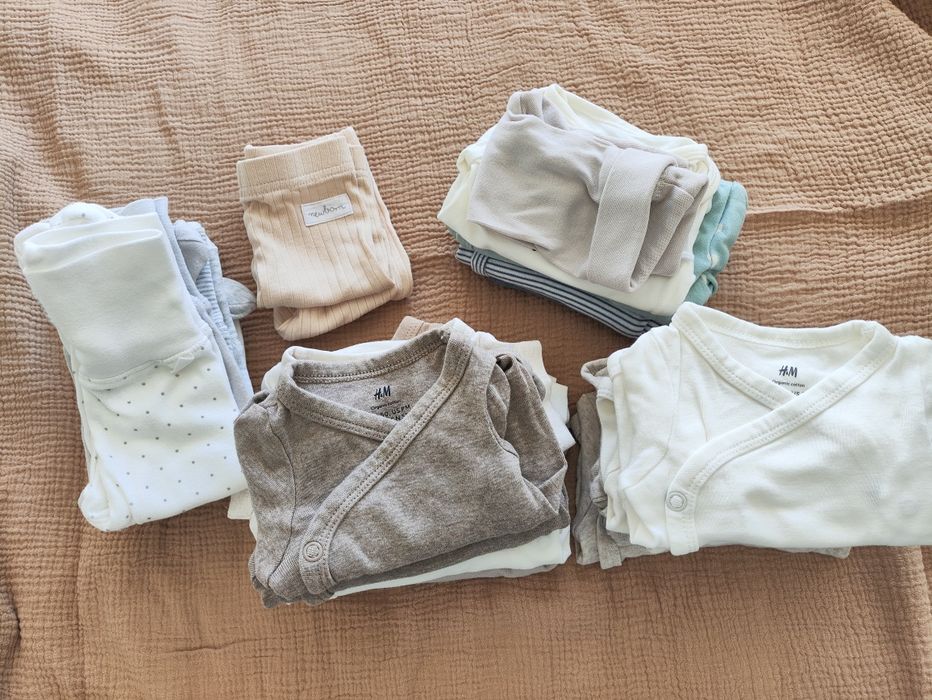 Wyprawka dla dziecka H&M chłopiec dziewczynka body spodenki rozmiar 50 56 62 68 74 wszystko czego potrzebujesz przez pierwsze pół roku