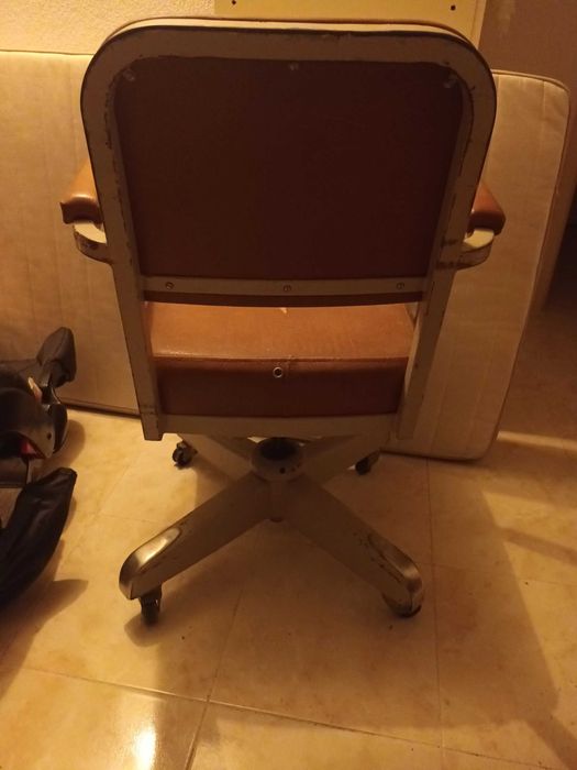 Cadeira secretária antiga