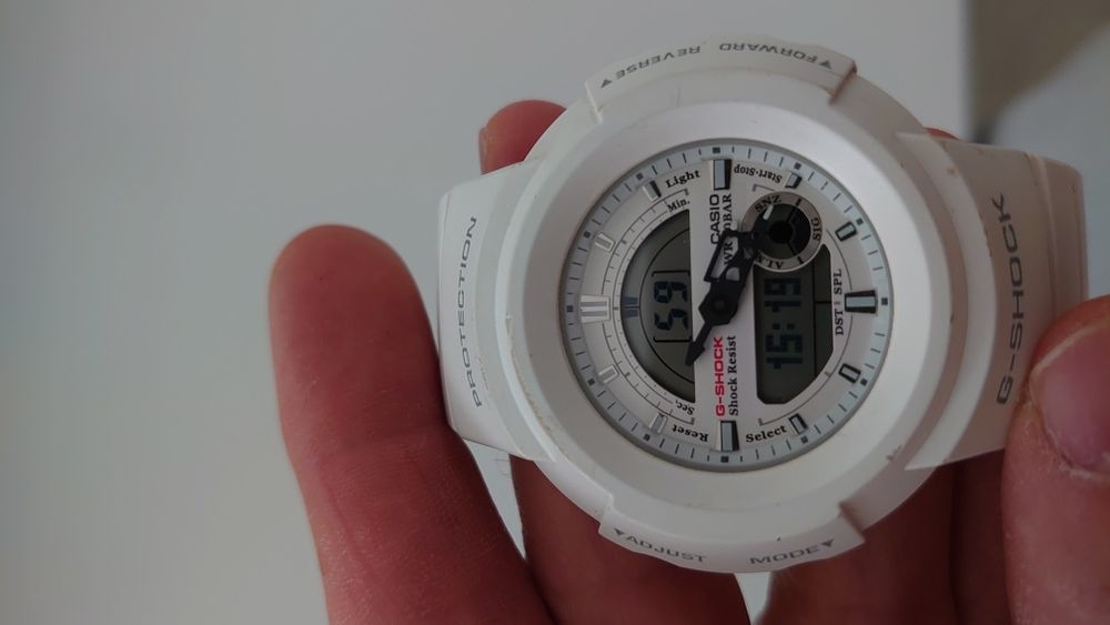 Zegarek Casio G-Shock AW 582B Vintage biały