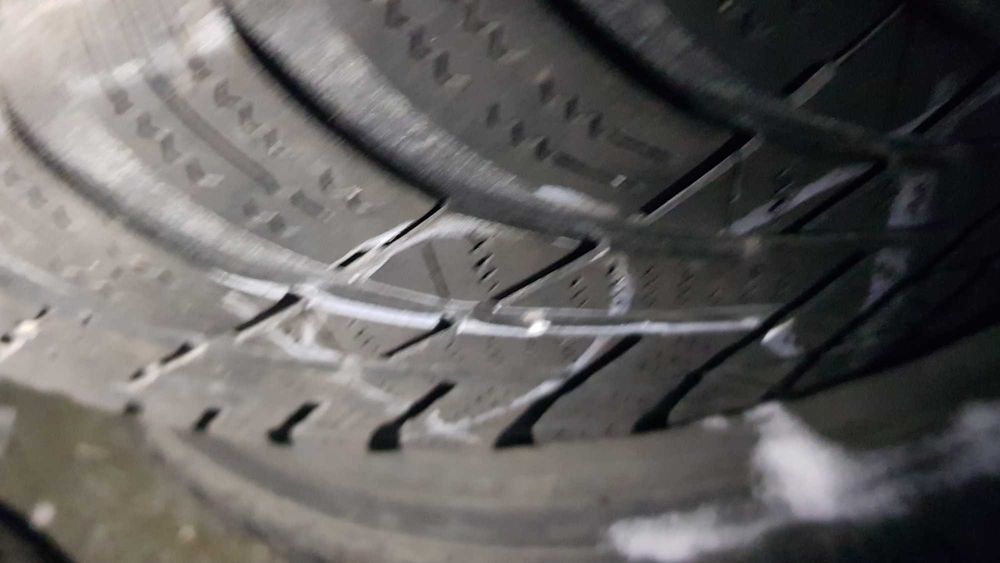 Tanio sprzedam opony zimowe szt. 2. Firmy Hankook roz. 16cali.