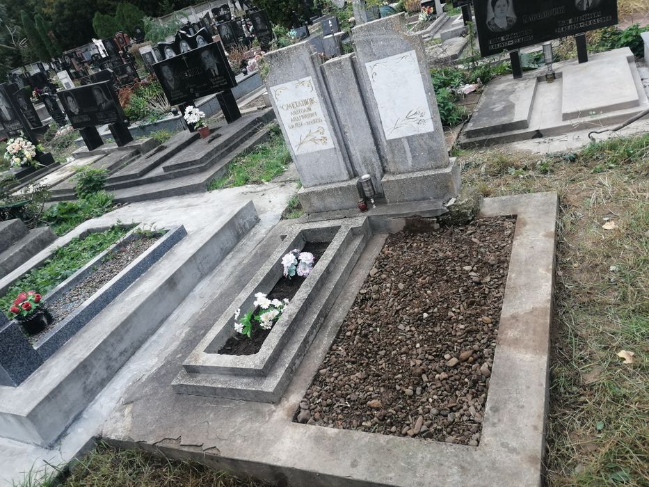 Прибирання могил