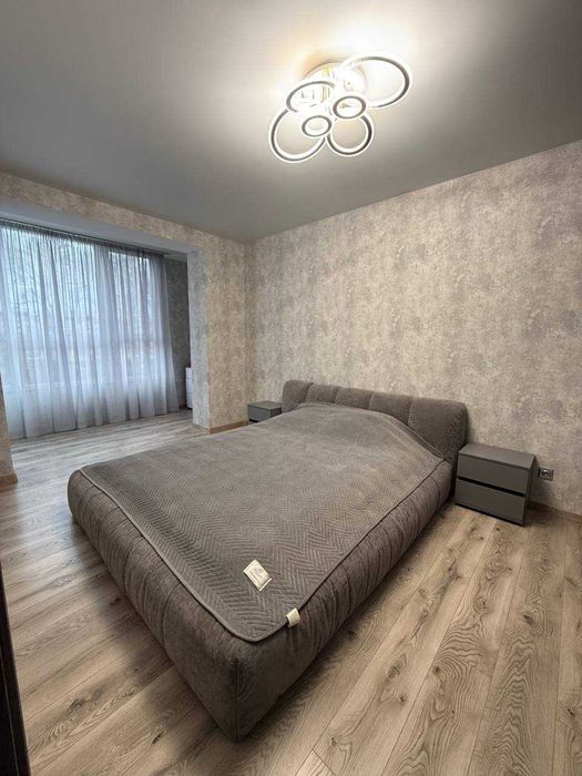 Простора 3-кімнатна квартира в клубному будинку з закритою територією.