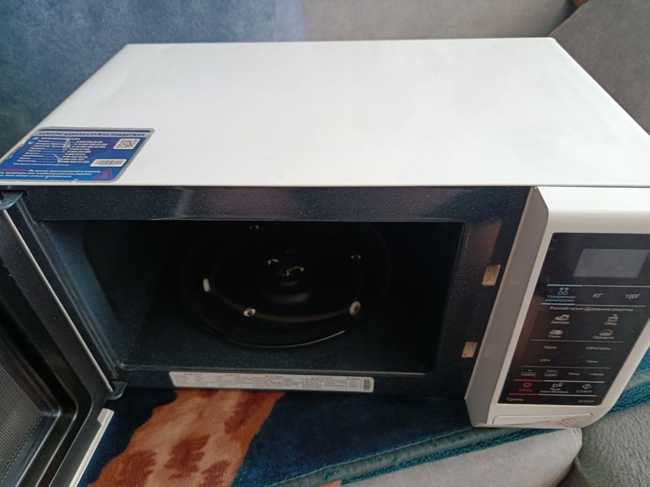 Мікрохвильова піч Samsung з грилем