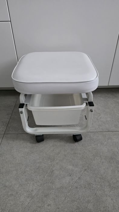 Taboret kosmetyczny do pedicure