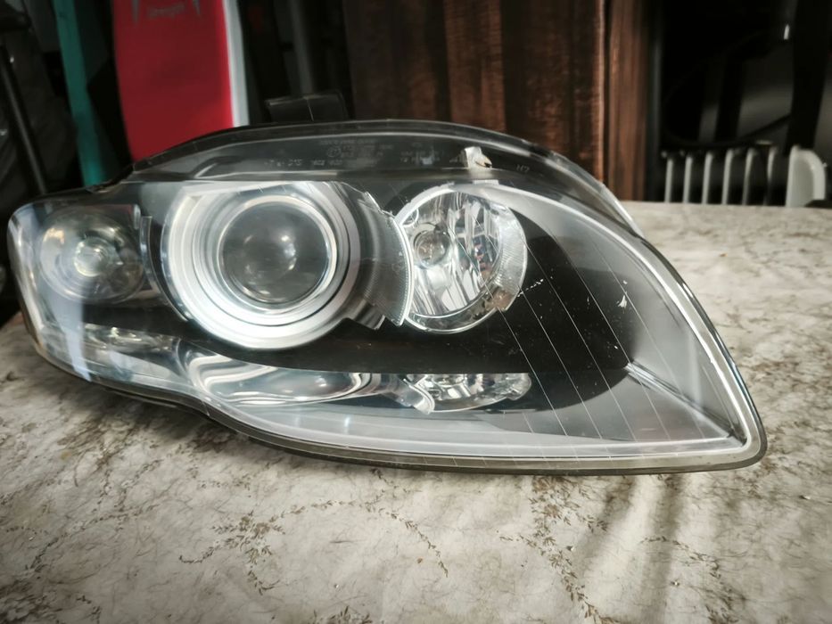 Farol direito bi-xenon Audi A4 B7 s-line pisca branco