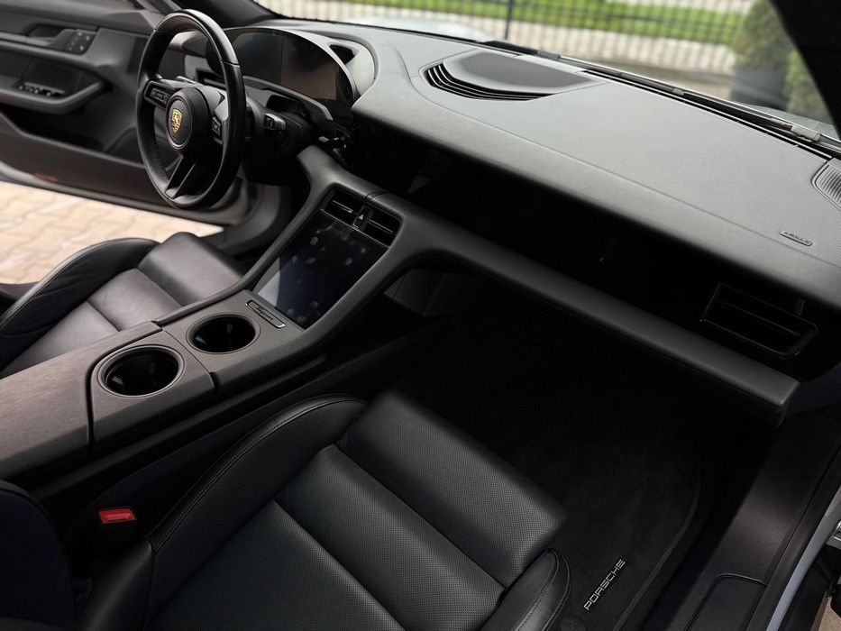 Porsche Taycan 2023