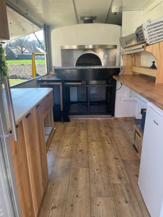 Piec do pizzy opalany drewnem