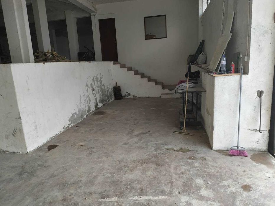 espaços para arrumos  abertos,com possibilidade de ser fechado