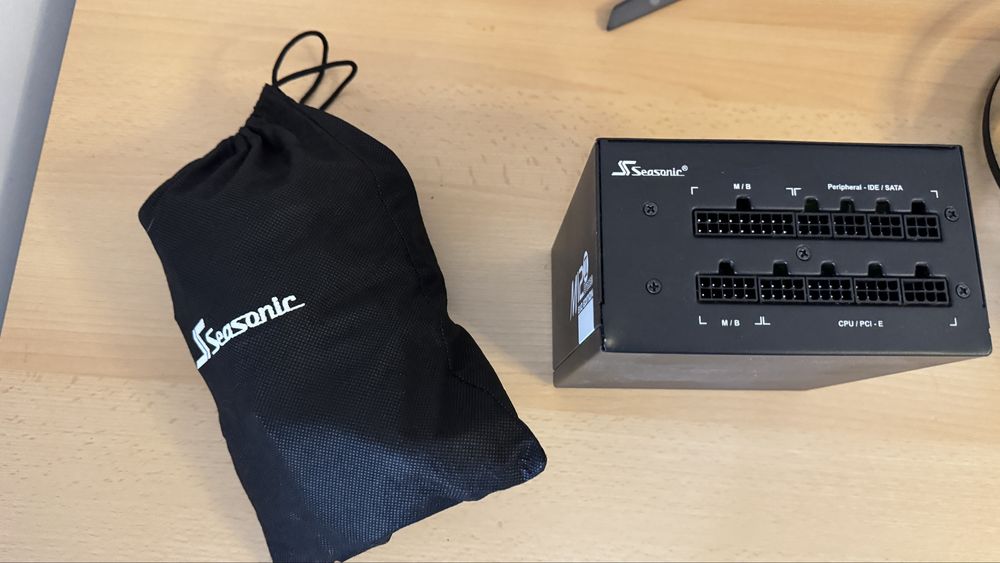Caixa Fotmato ATX com Fonte alimentaçao Seasonic 620W