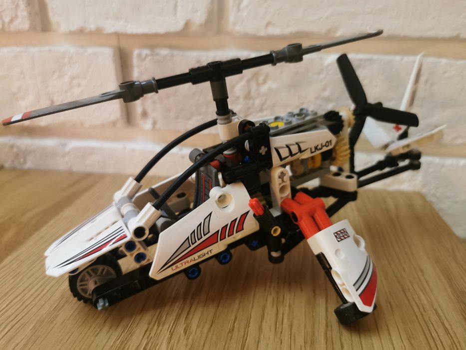 Lego Technic 42057 Ultralekki helikopter