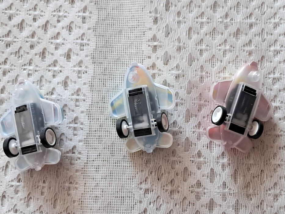 Samochodziki małe ale bardzo szybkie . Nowy komplet 3 szt.