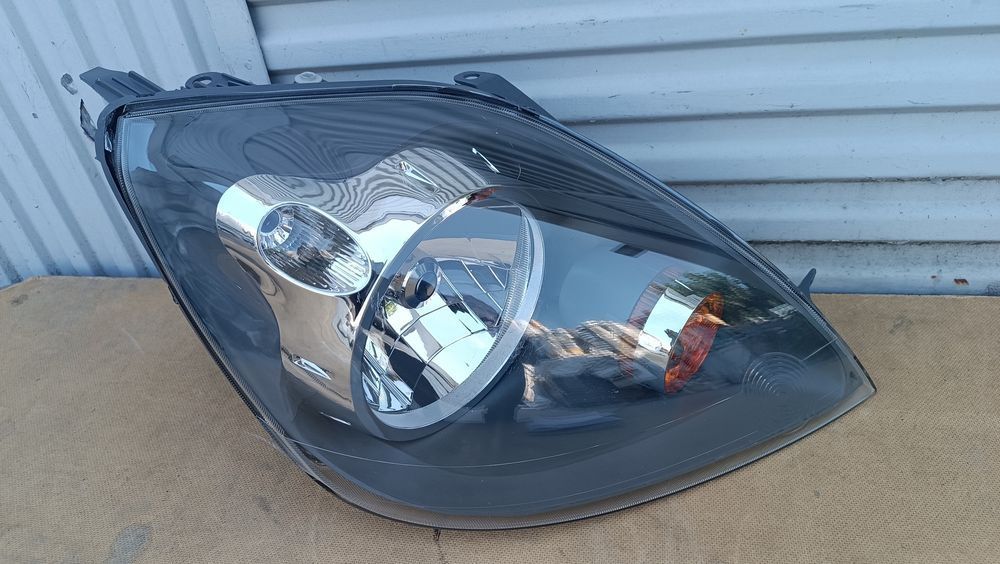 Vendo farol direito de Ford fiesta ano 2006