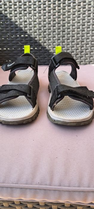 Sandały chłopięce firmy Decathlon