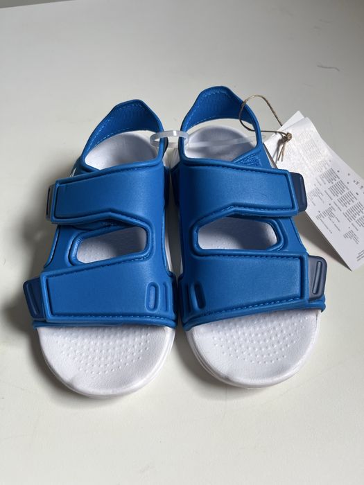 Piankowe sandały dla dziecka Adidas na rzepę