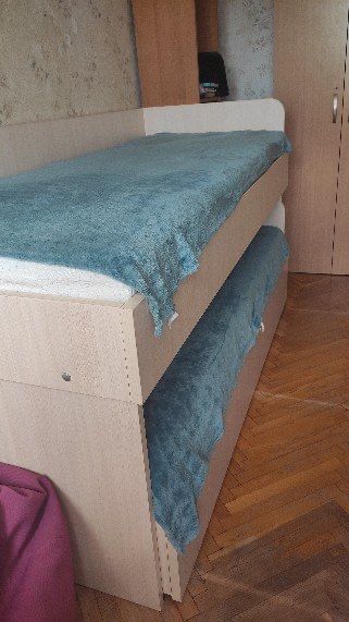 Двоярусне ліжко.