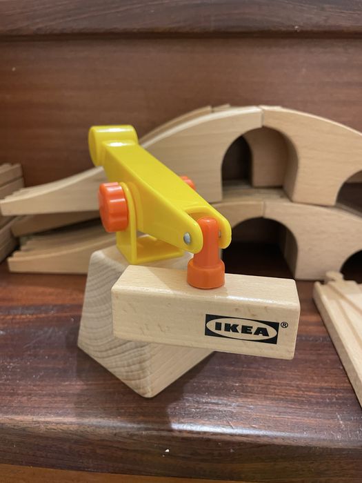 Conjunto de peças de comboios de madeira