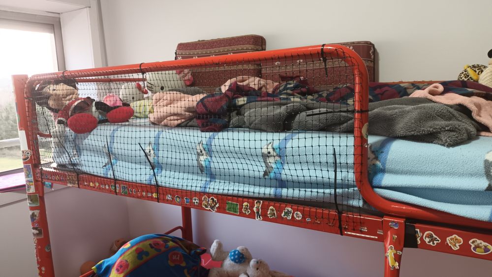 Beliche em aço SEM estrados e colchões
Toda em a