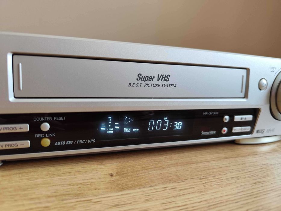 Magnetowid Super VHS JVC HR-S7500