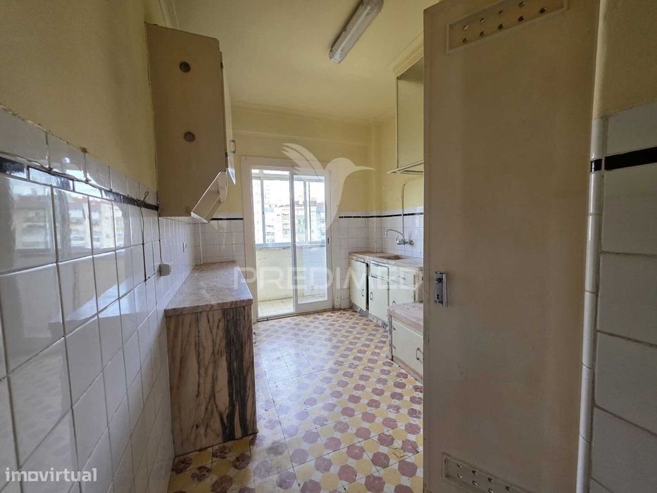 Apartamento T2 em Benfica.