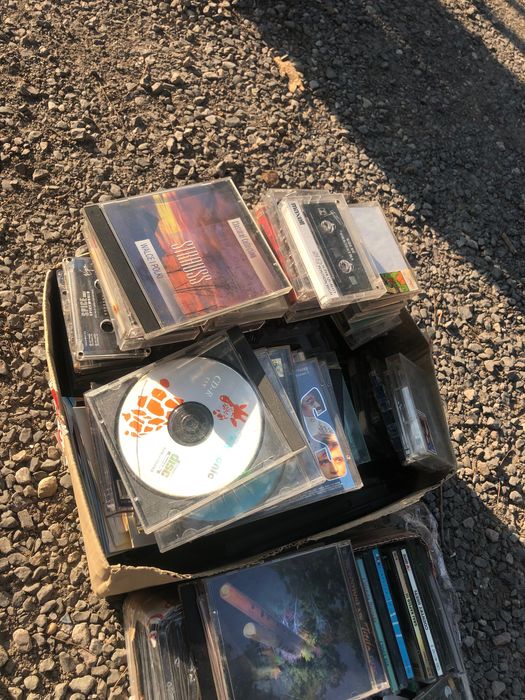 Płyty kompaktowe kasety mix zestaw dwa karton cena całość Okazje.