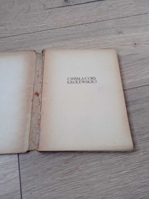 Chwała córy królewskiej” autorstwa Bruce'a Marshalla.