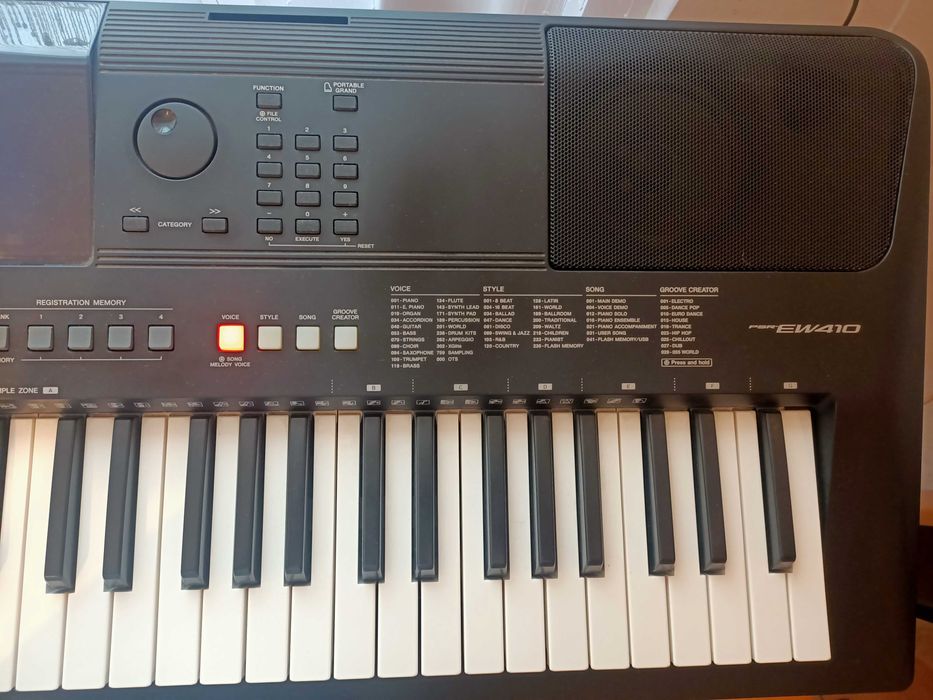 Keyboard Yamaha PSR EW410