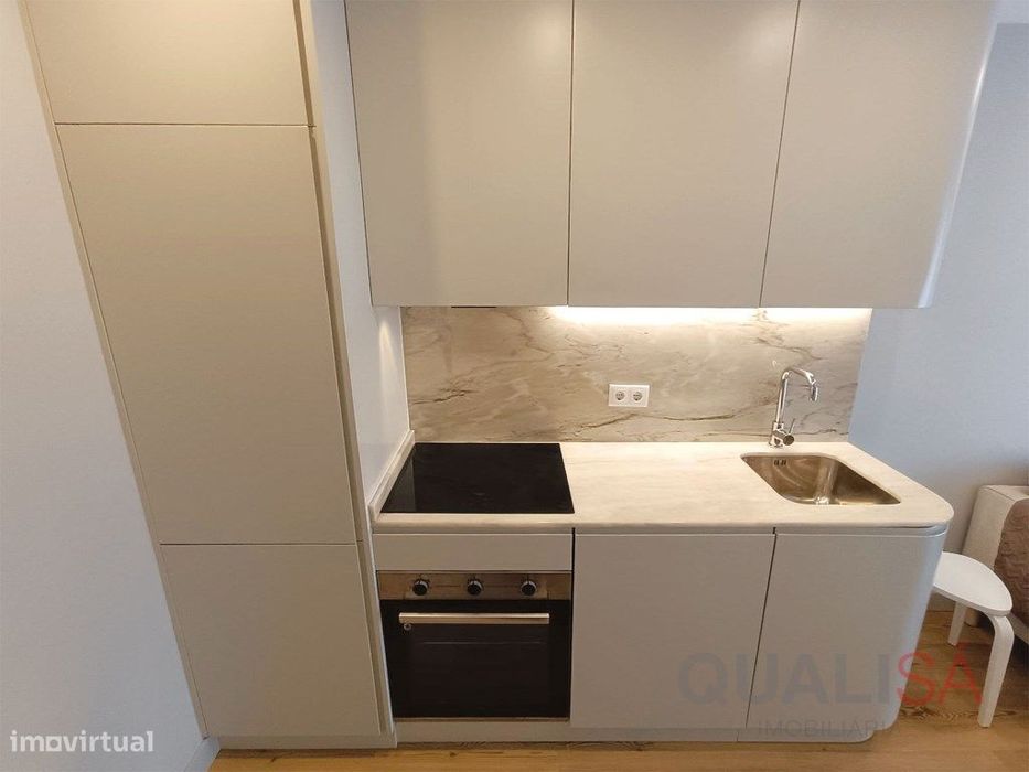 Apartamento T1 semi novo, equipado e mobilado no centro histórico d...