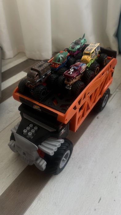 Автовоз Hot wheels